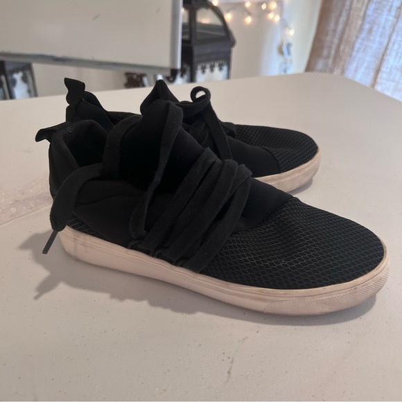Steve Madden black stretch sneaker. Super comfy. SZ 6.5 - Picture 6 of 10